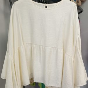 Camisa Crema con Volantes – Media Manga – Viscosa/Nylon – Talla Única (38-46)